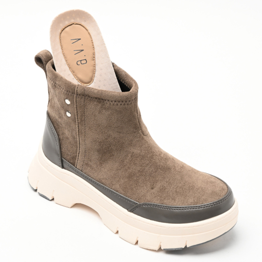 2000円均一セール】 a.v.v（アー・ヴェ・ヴェ） ストレッチスニーカー